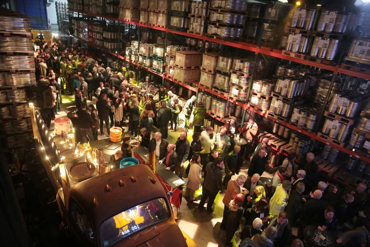 Soirée des 100 ans de Souchon Boissons Services dans l’entrepôt – La Brune Qui Pétille